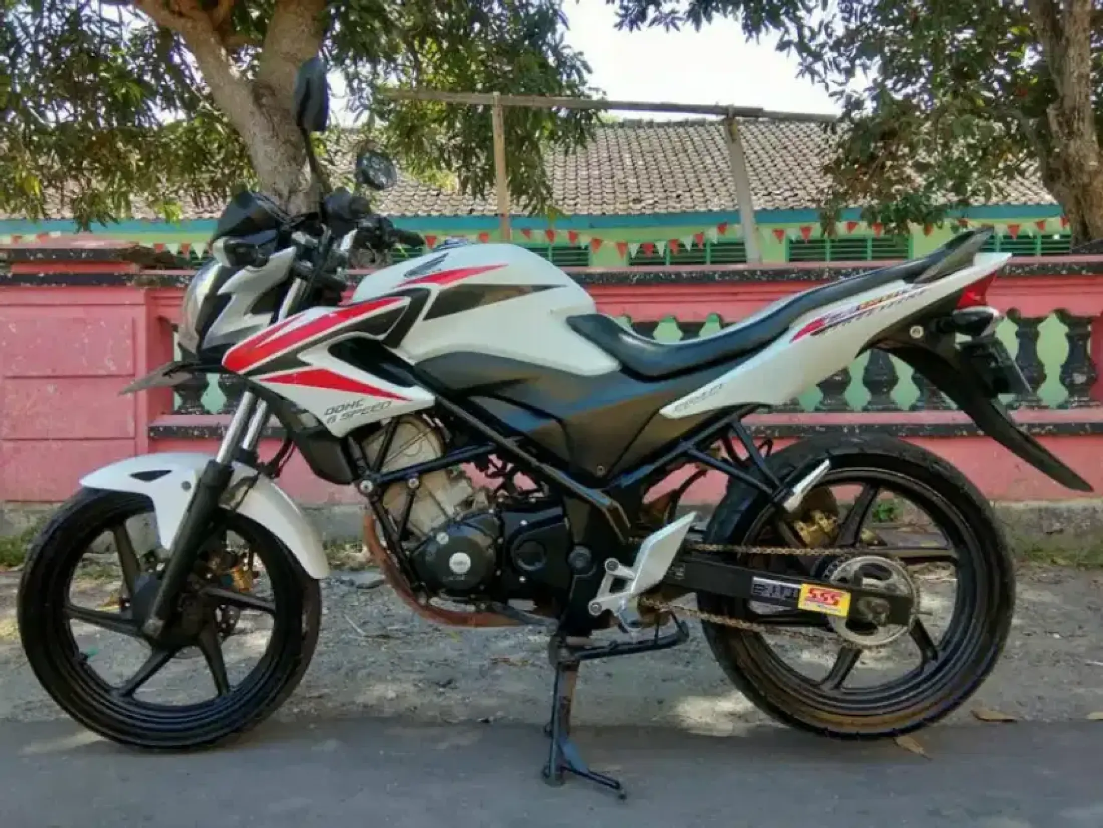 Stiker Striping Lis Les Bodi Motor Cb 150 R 14 Putih Merah Lazada Indonesia