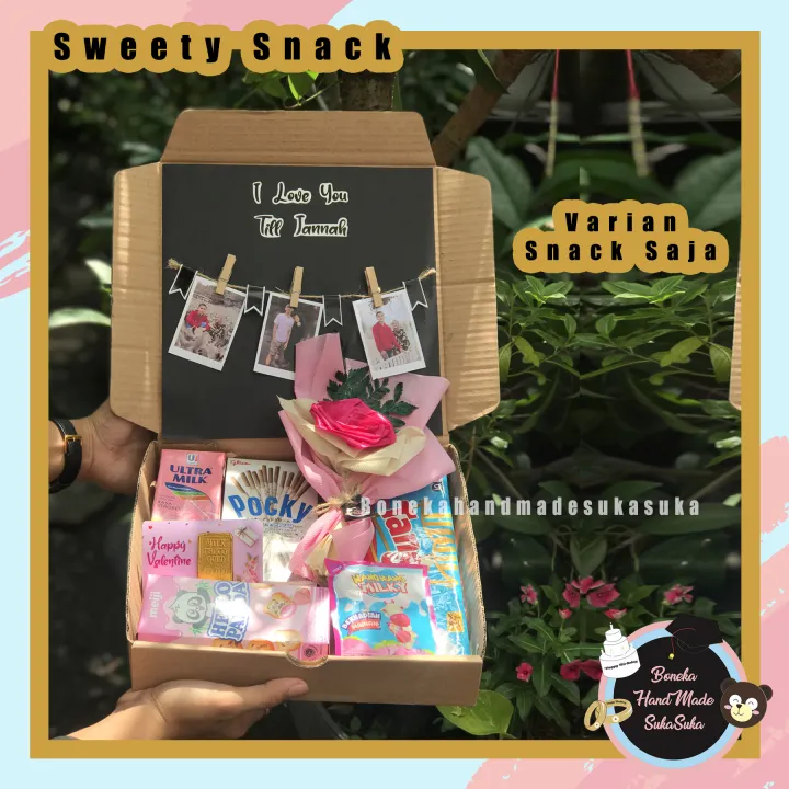 Snack Box Kado Ulang Tahun Kado Untuk Pacar Hadiah Ultah Makanan Minuman Unik Foto Custom 24 Feed Murah Lazada Indonesia