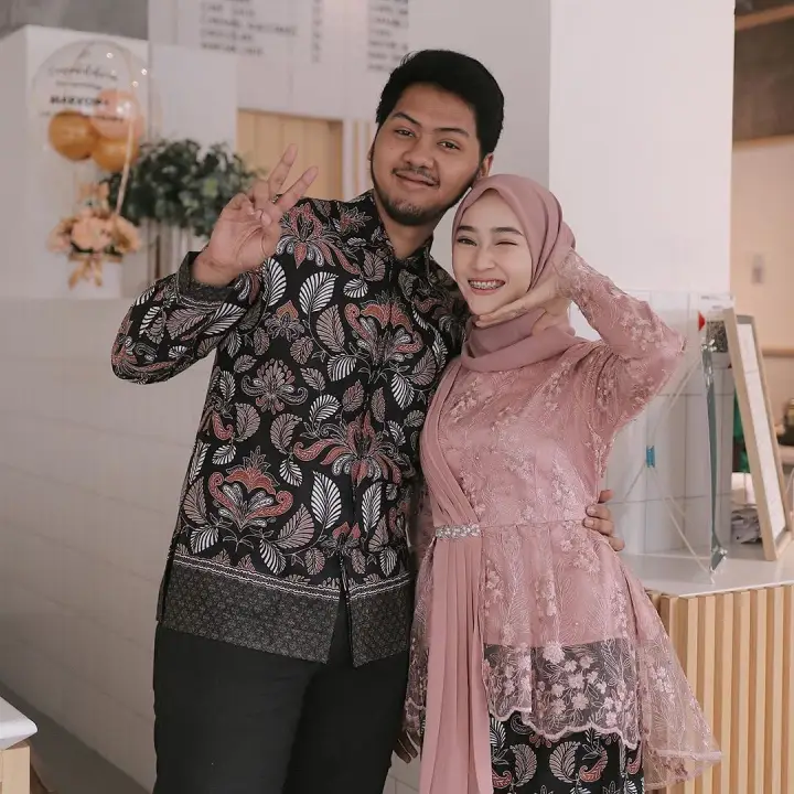 Batik Brokat Couple Kebaya Modern Terbaru 2021 Kebaya Lamaran Kebaya Wisuda Kebaya Tunangan Lazada Indonesia