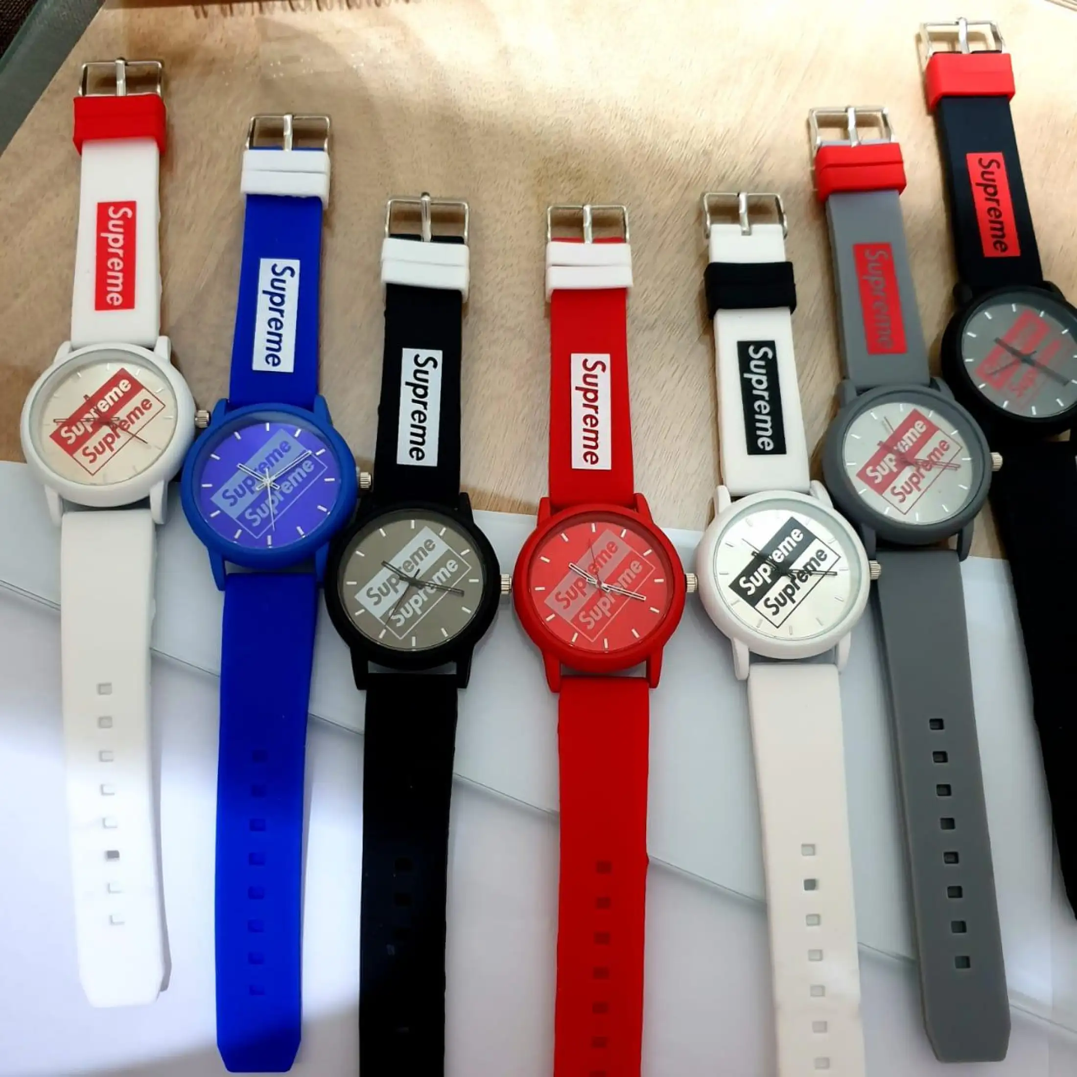 Jam Tangan Supreme Original Rubber Strap Jam Tangan Pria Wanita Fashion Gaya Anak Muda Jam Tangan Swiss Army Trending Topik Terbaru Lazzada New Lazada Indonesia
