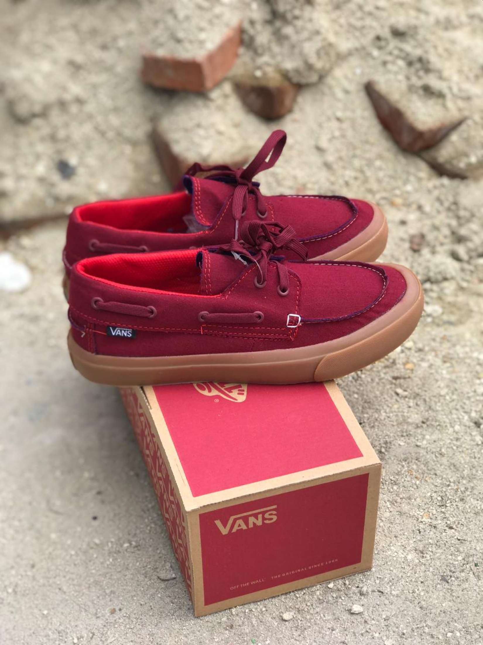 vans zapato merah maroon