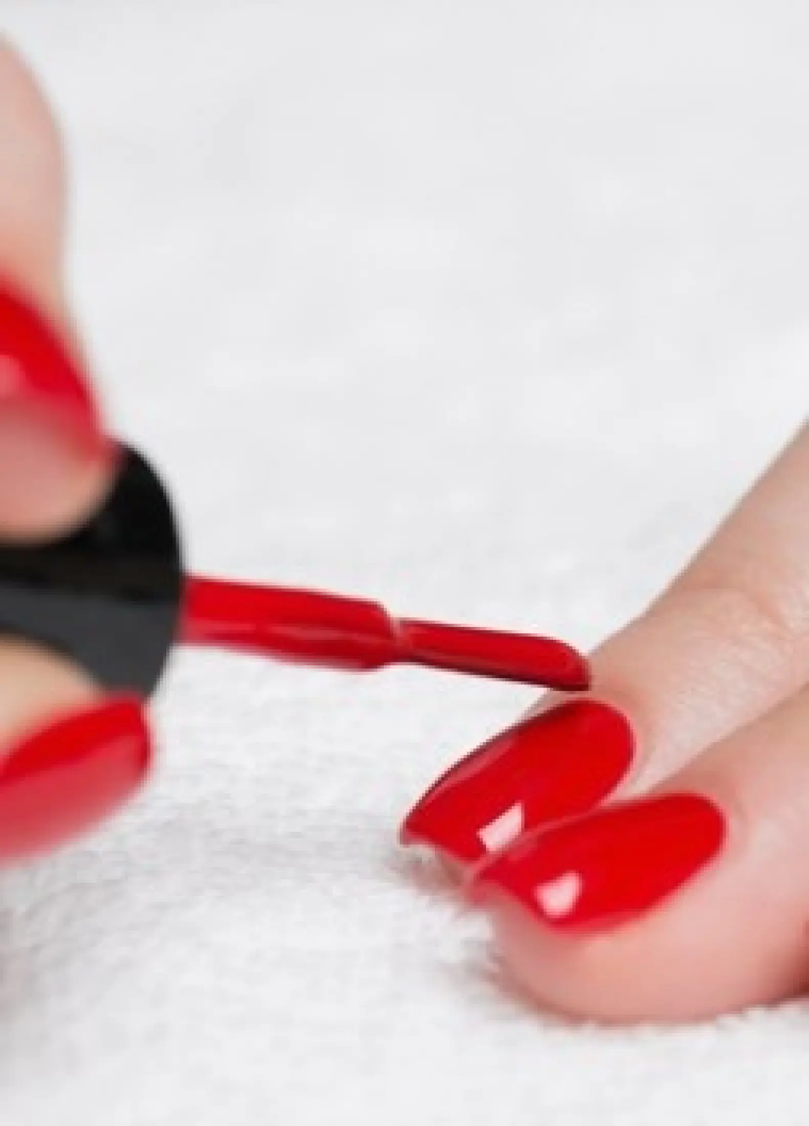 Making nail polish matte